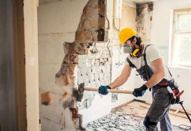 Best Concrete Flooring Contractor  in Menomonie, WI